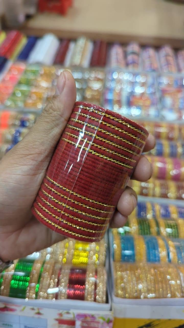 মেরুন ছোট চুরি